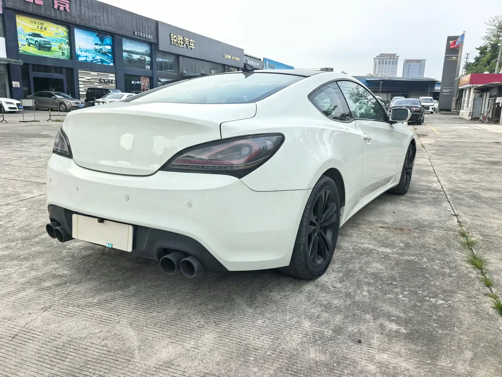 Photo 10 - Hyundai Genesis Coupe