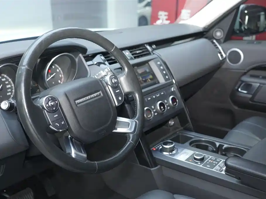 Land Rover Discovery 2017 3.0 SC V6 SE фото 13