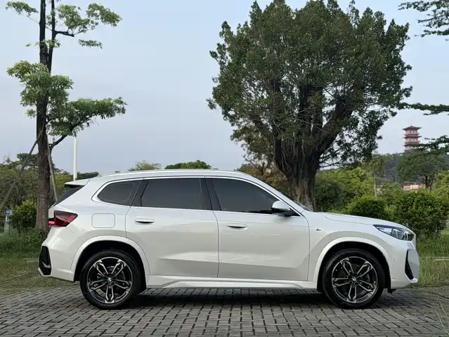 BMW X1 2023 sDrive25Li M Sport Package — фото 5