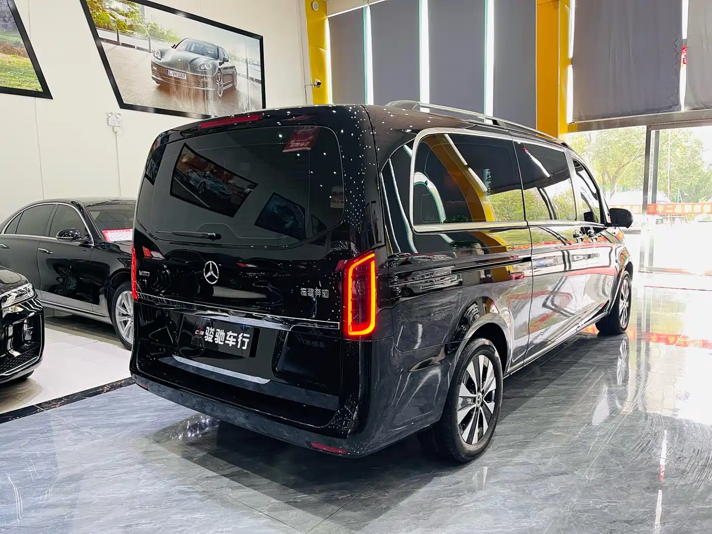 Mercedes-Benz Vito 2021 2.0T Elite 7-Seater фото 9