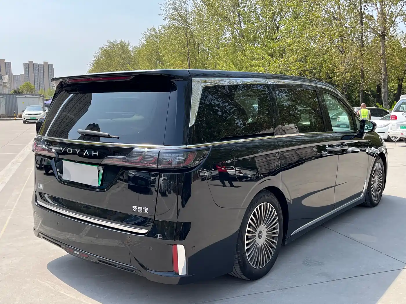 Voyah Auto Voyah Dreamer 2025 PHEV AWD Flagship Kunpeng Edition фото 32