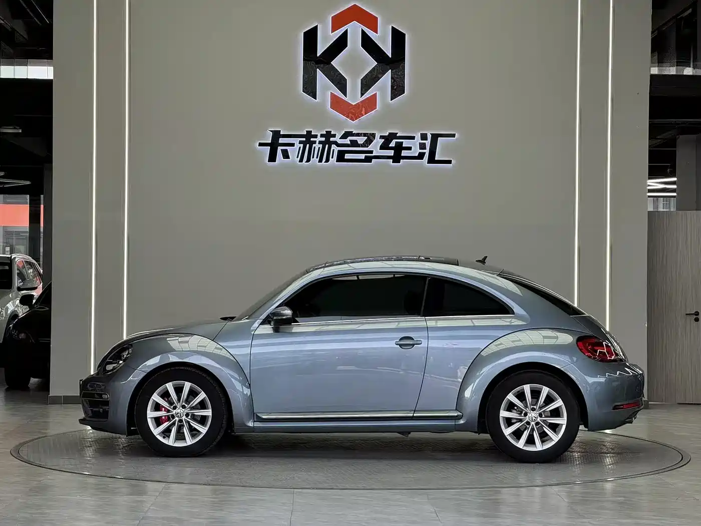 Volkswagen Beetle 2018 180TSI Trend Joy Edition фото 5