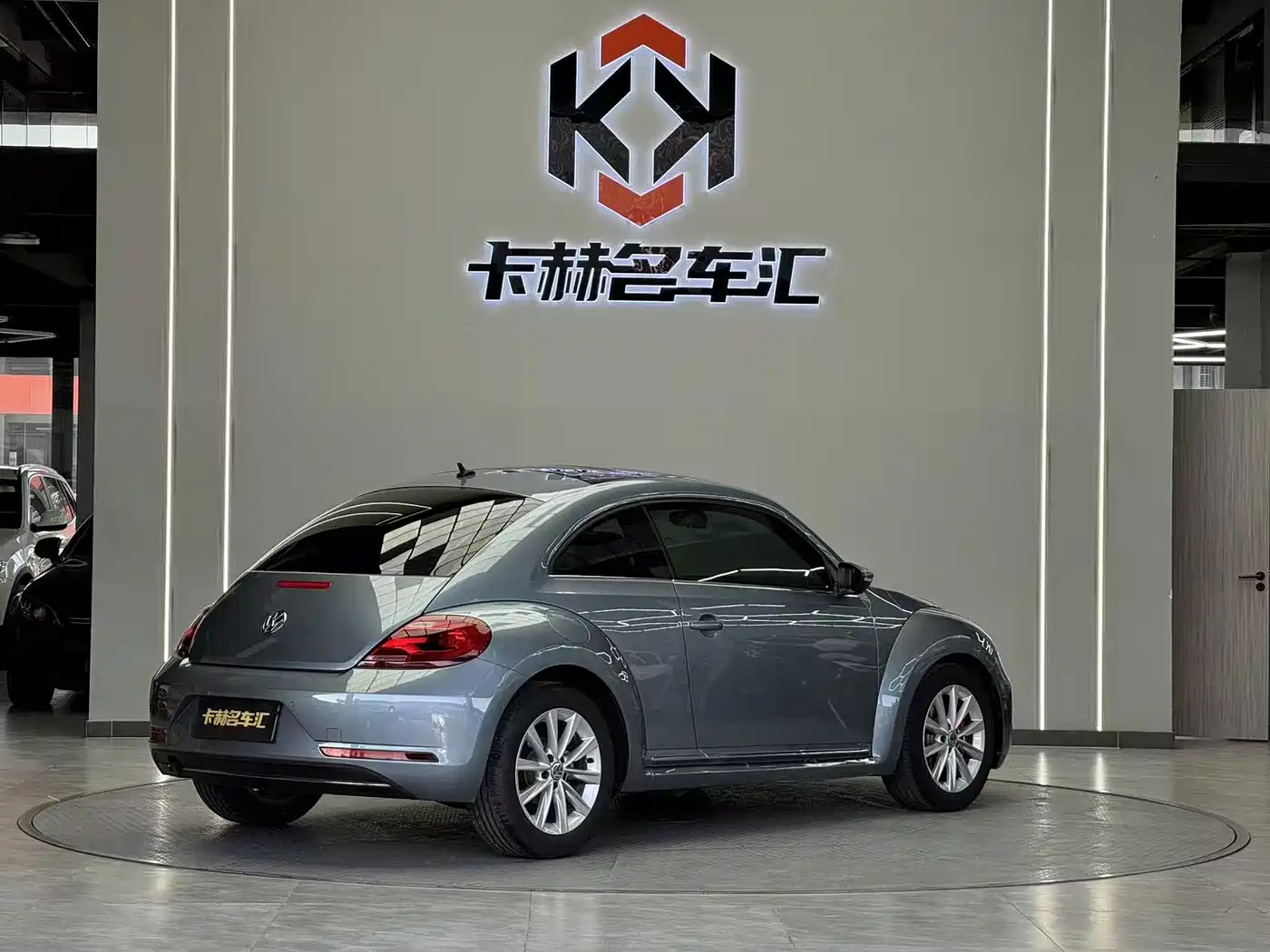 Volkswagen Beetle 2018 180TSI Trend Joy Edition фото 7