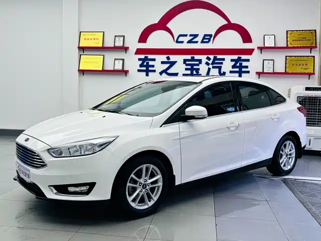 Ford Focus 2018 Sedan Classic EcoBoost 180 Automatic Elite — фото 1