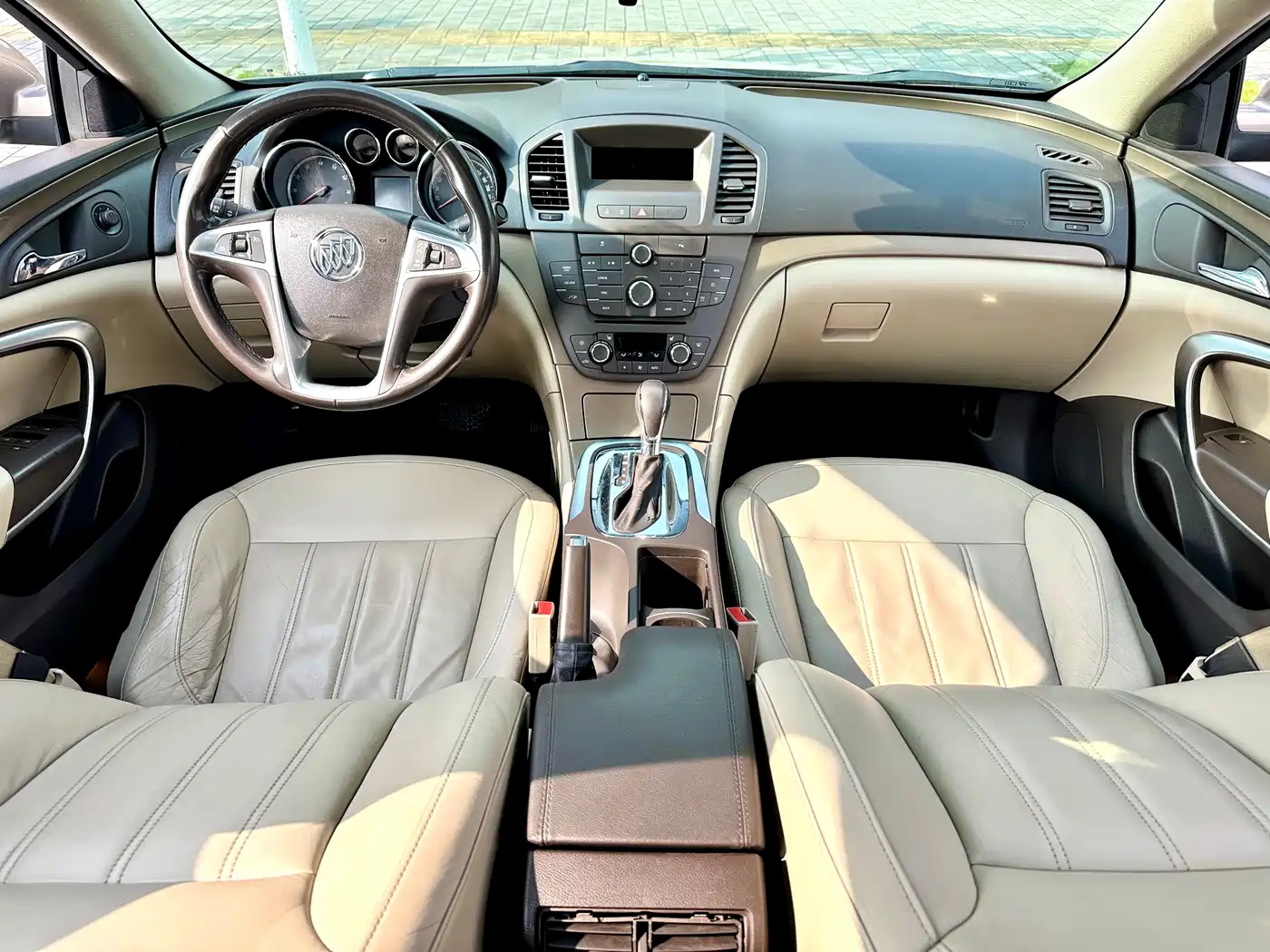Buick Regal 2010 2.0L Expo Edition фото 35