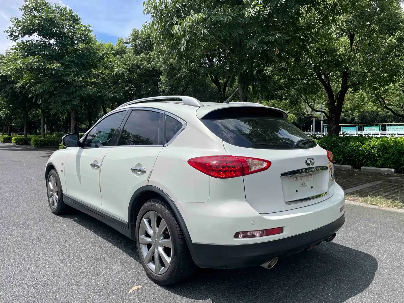 Infiniti QX50 (Import) 2014 2013 2.5L 2WD Elegance