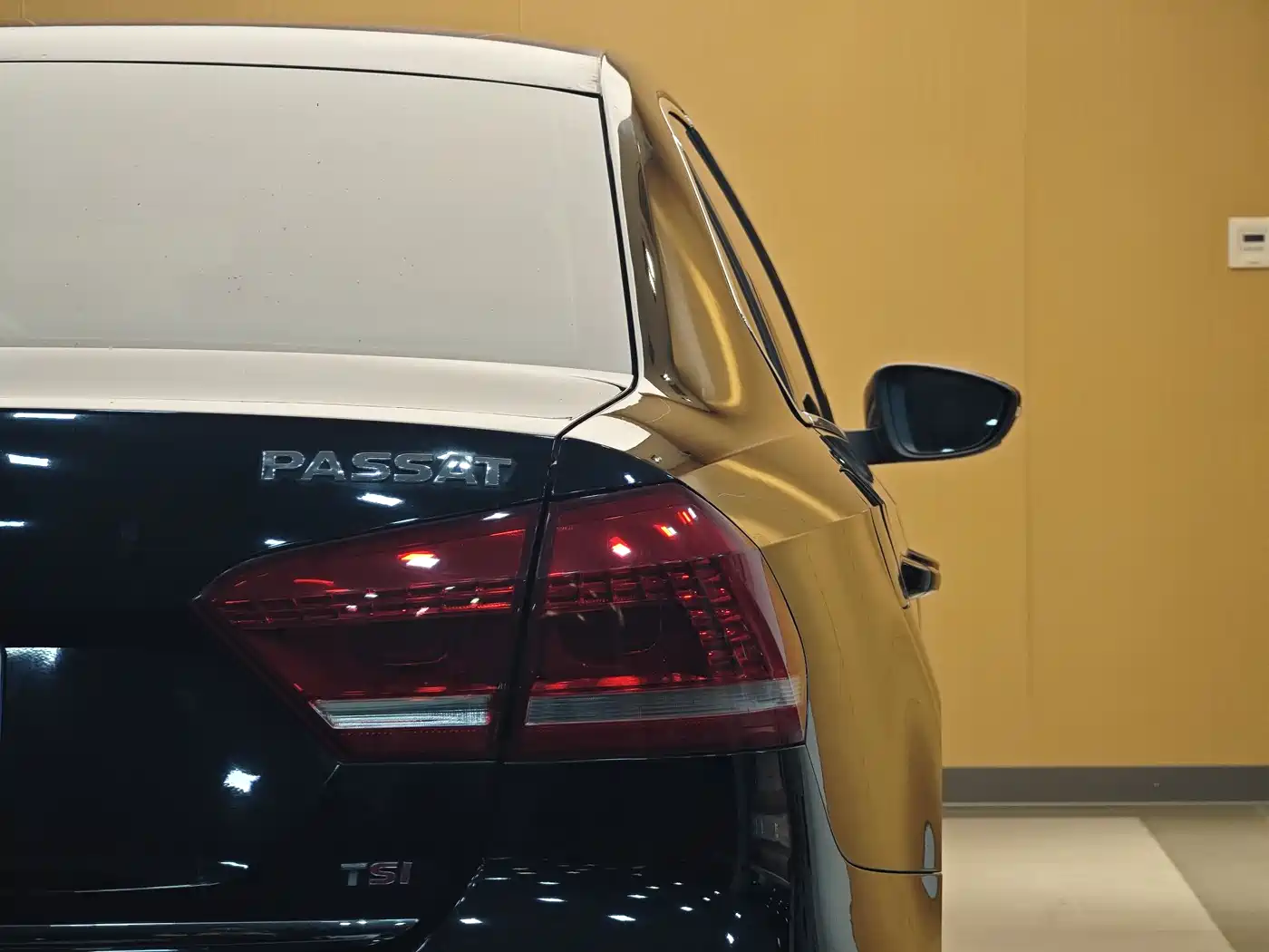 Volkswagen Passat 2015 1.8TSI DSG Prestige Edition фото 27