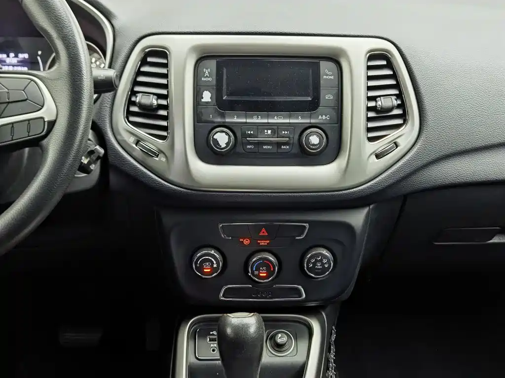 Фото 12 - Jeep Compass