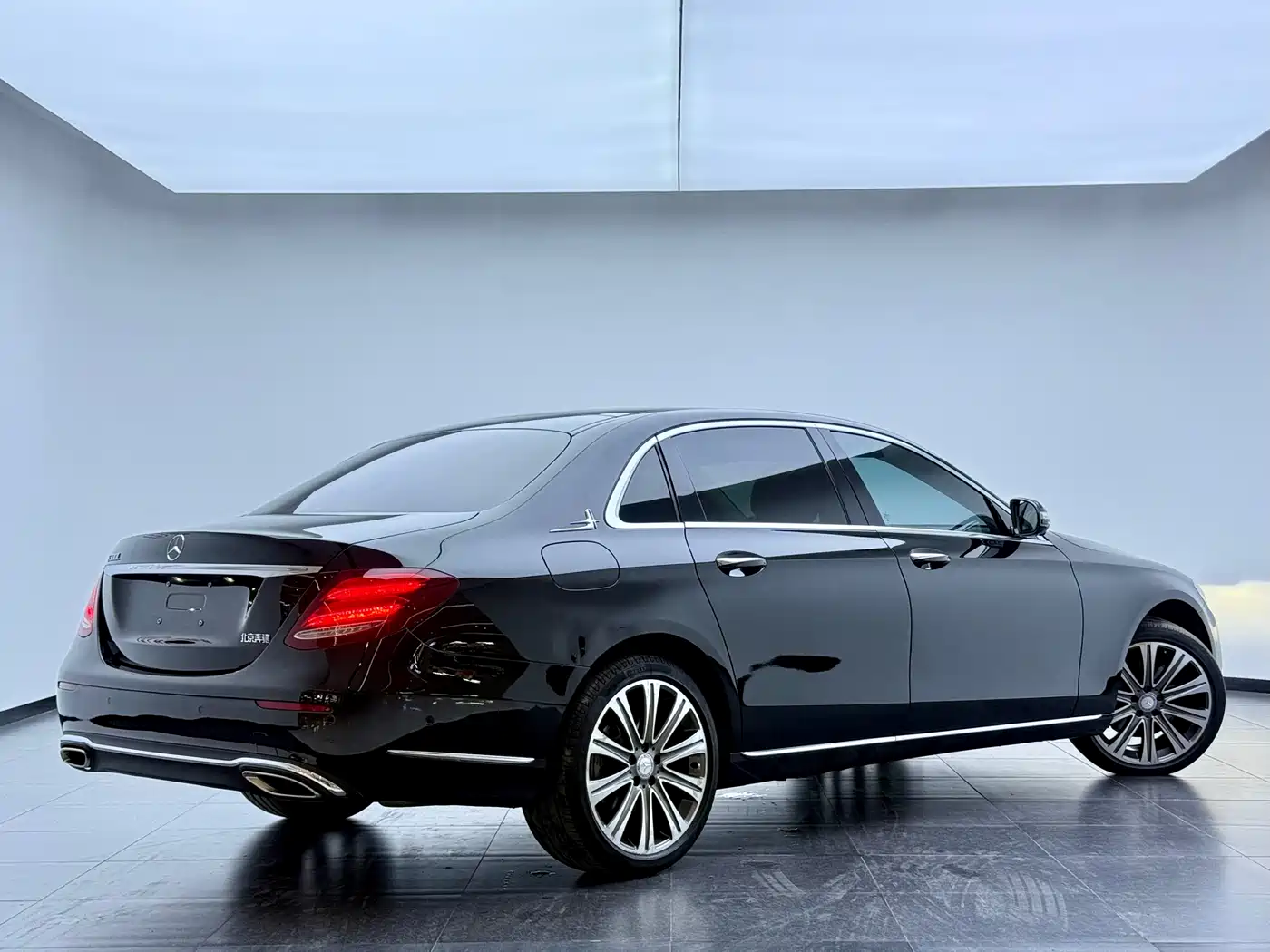 Mercedes-Benz E-Class 2017 E 300 L Luxury фото 3