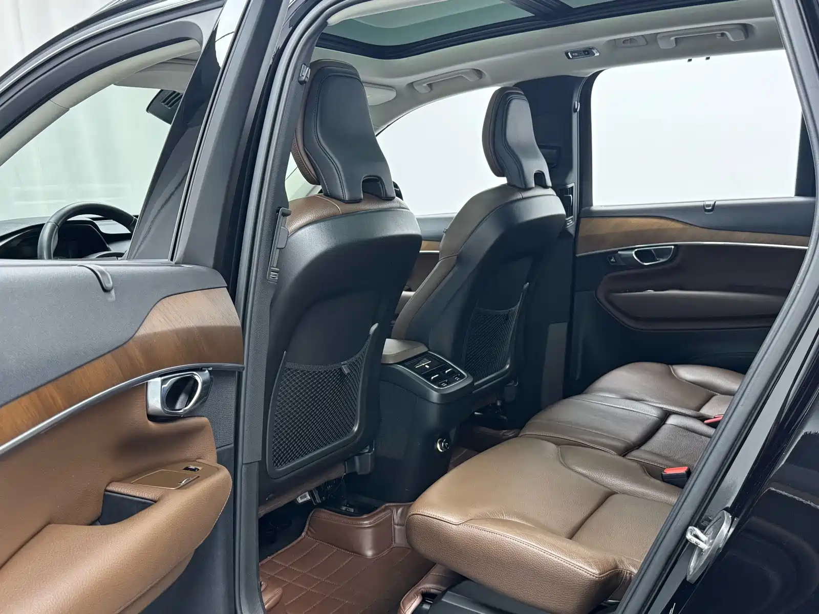Фото 6 - Volvo XC90