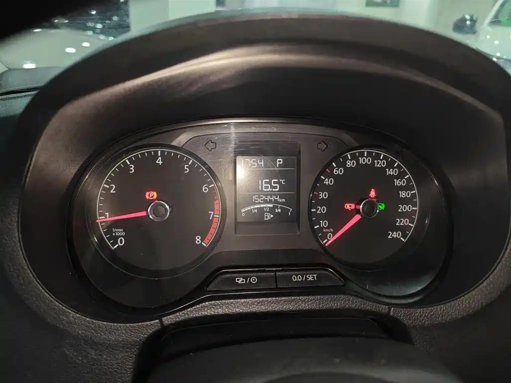 Volkswagen Polo 2016 1.4L Automatic Trend фото 12