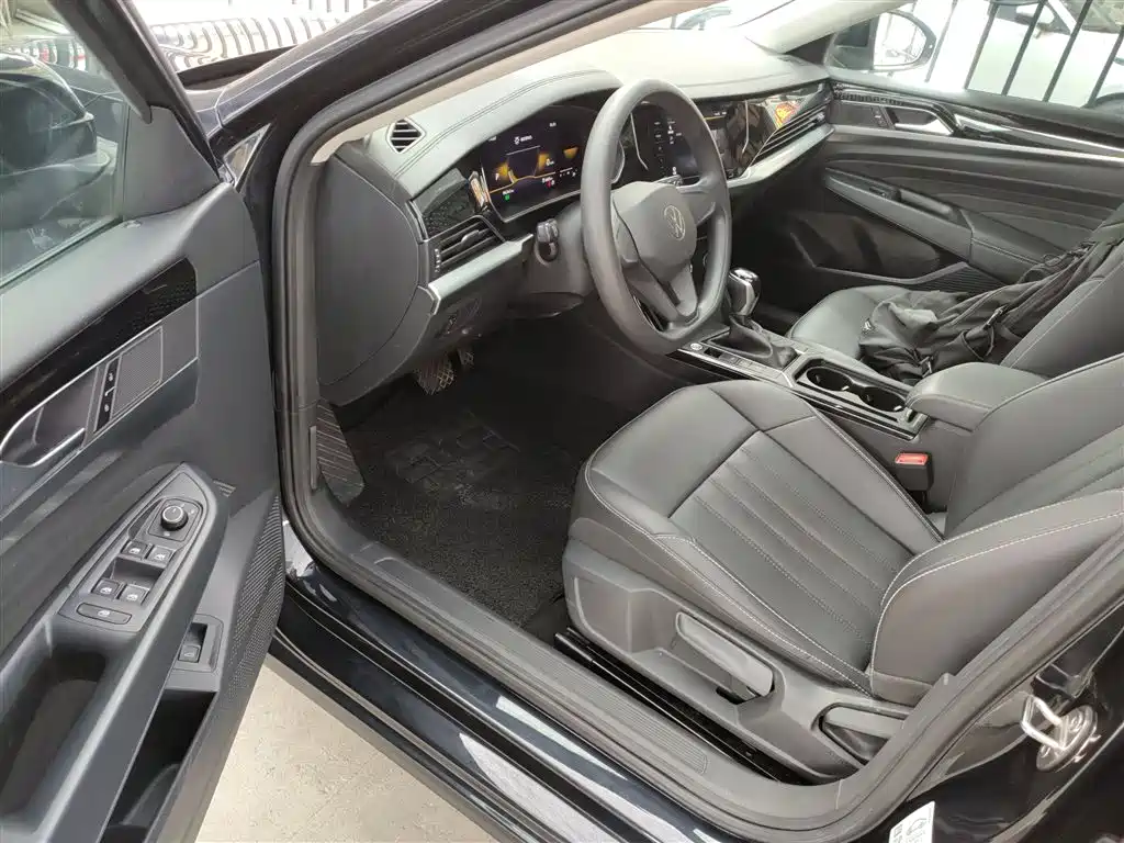 Volkswagen Passat 2022 280TSI Business Edition фото 13