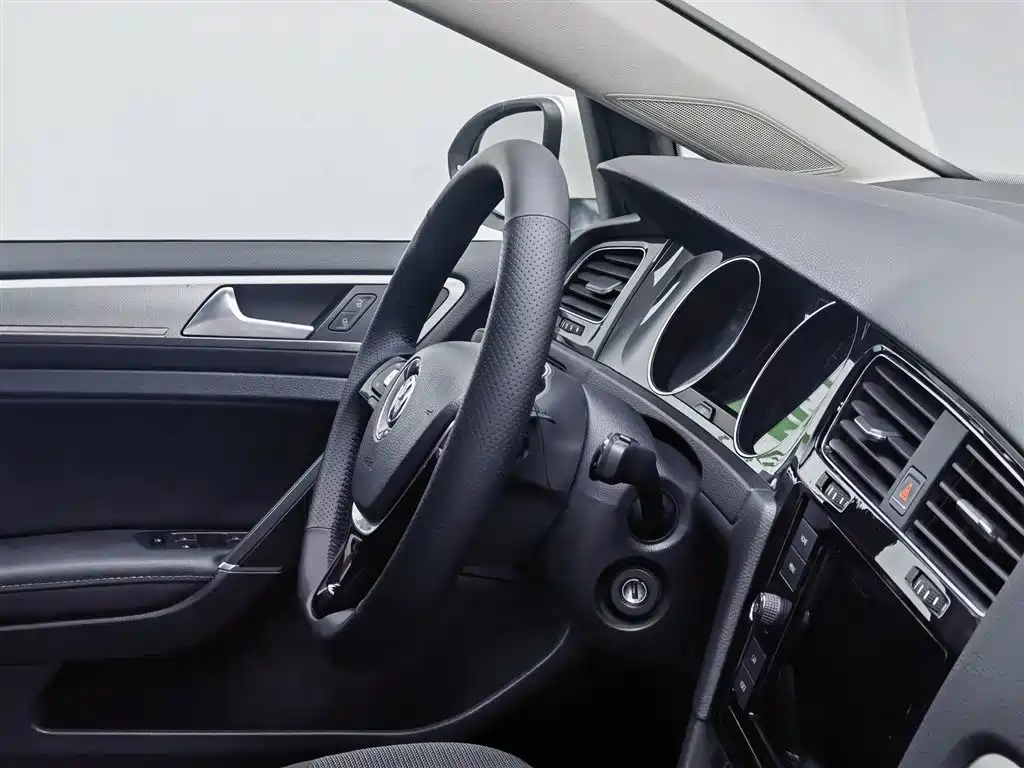 Volkswagen Golf 2018 1.6L Automatic Comfort фото 22