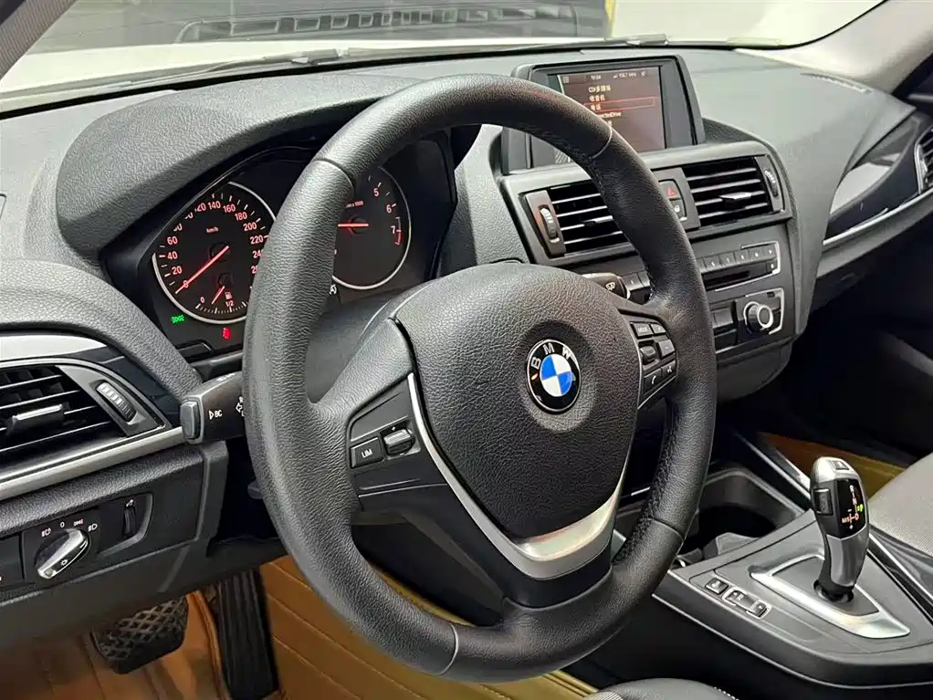 BMW 1 Series (Import) 2013 Facelift 116i Urban Model фото 7