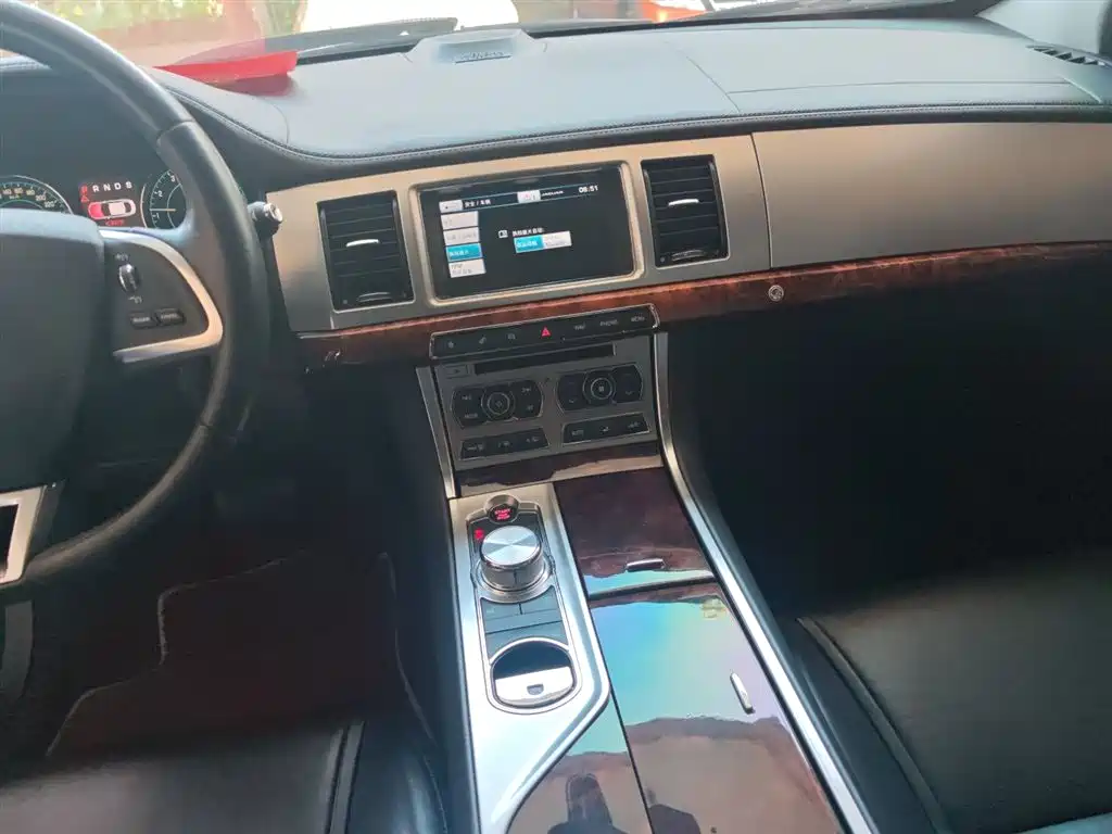 Jaguar XF 2015 2015 XF 2.0T Luxury Edition