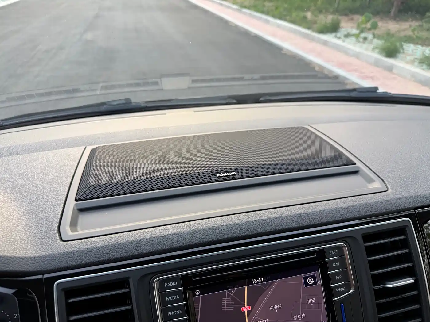 Volkswagen Multivan 2018 2.0TSI 4WD Premium Edition 7-Seater фото 10