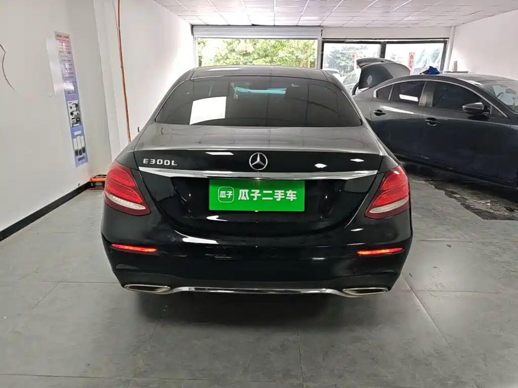 صورة 6 - Mercedes-Benz E-Class