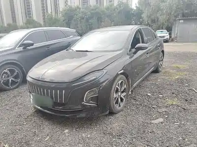 Hongqi E-QM5