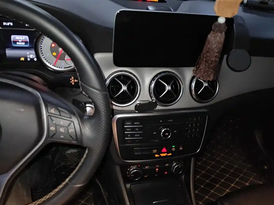Mercedes-Benz GLA 2016 GLA 200 Dynamic фото 12