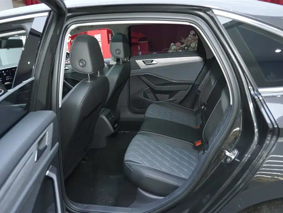 Volkswagen Sagitar 2023 300TSI DSG Surpassing Edition фото 18