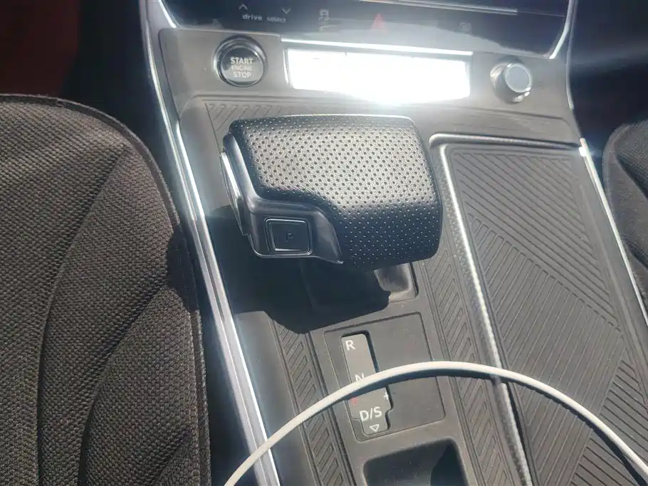 Audi A6L 2025 45 TFSI Premium Sport фото 16