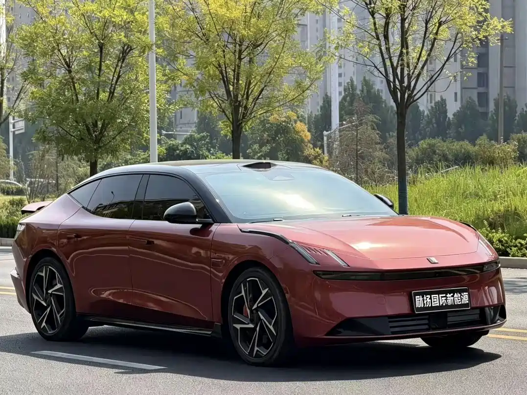 2025 Lynk & Co Z10