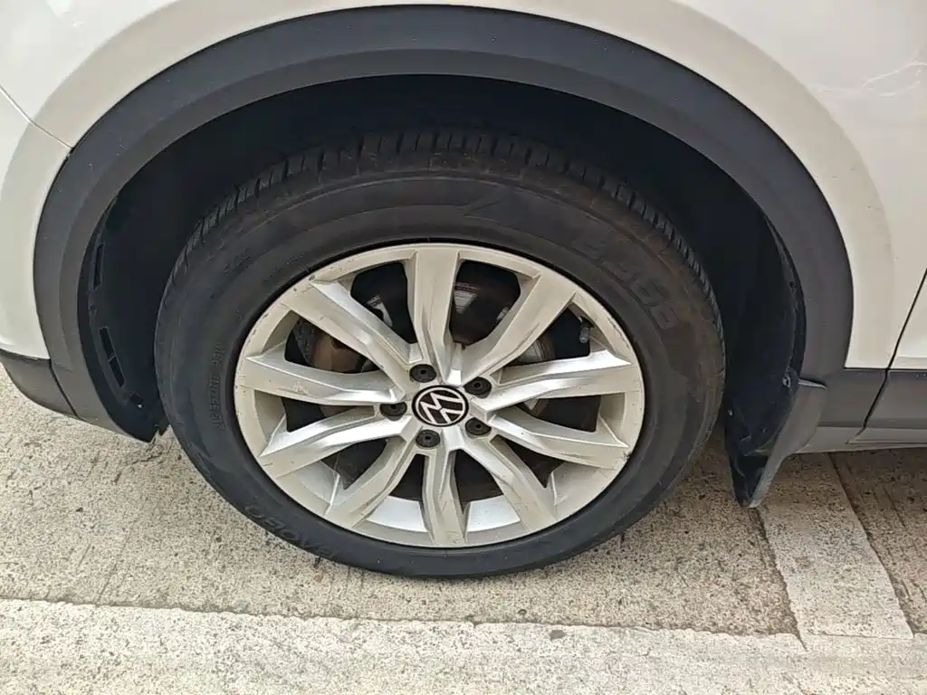 Фото 23 - Volkswagen T-ROC