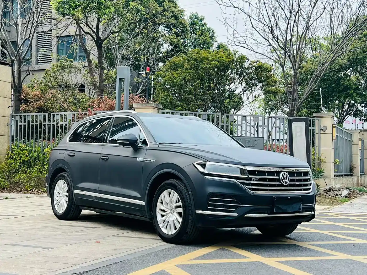 VOLKSWAGEN TOUAREG