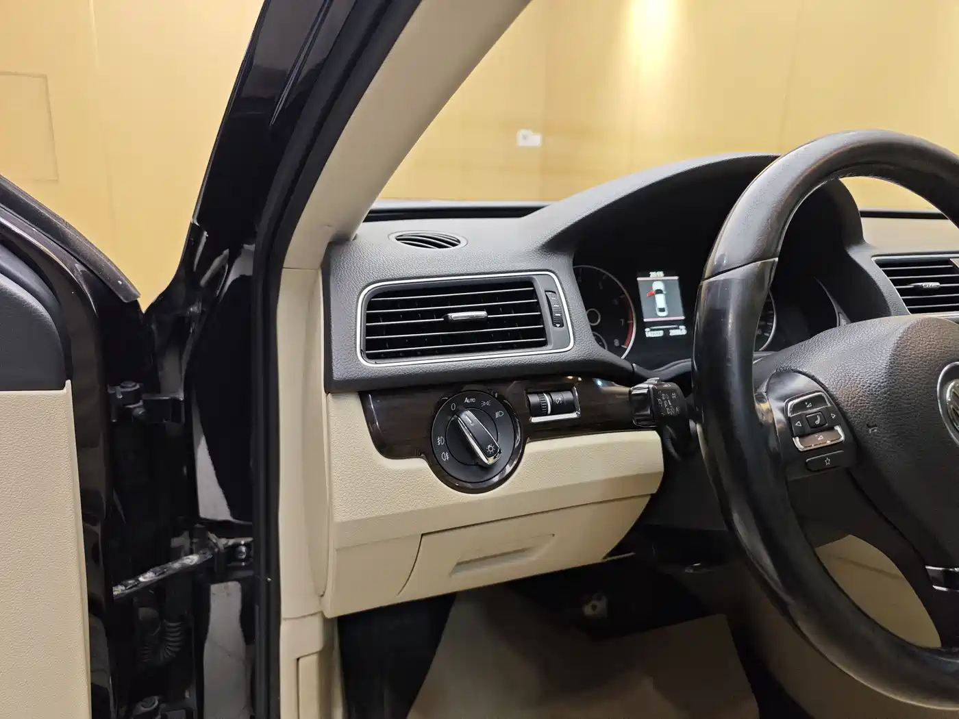 Volkswagen Passat 2015 1.8TSI DSG Prestige Edition фото 11