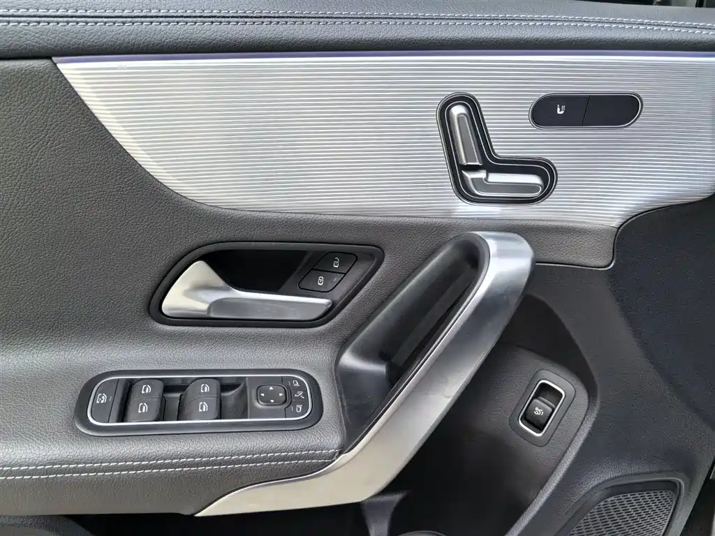 Mercedes-Benz A-Class AMG 2023 Model Year AMG A 35 L 4MATIC фото 7
