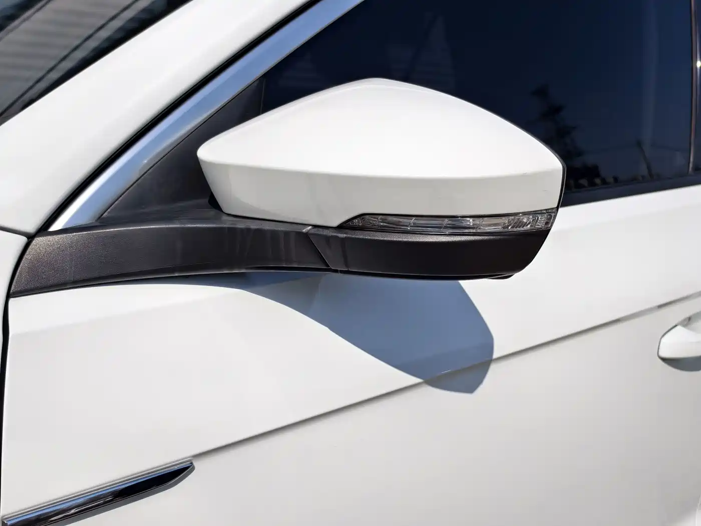 VOLKSWAGEN T ROC EXPLORING SONGS