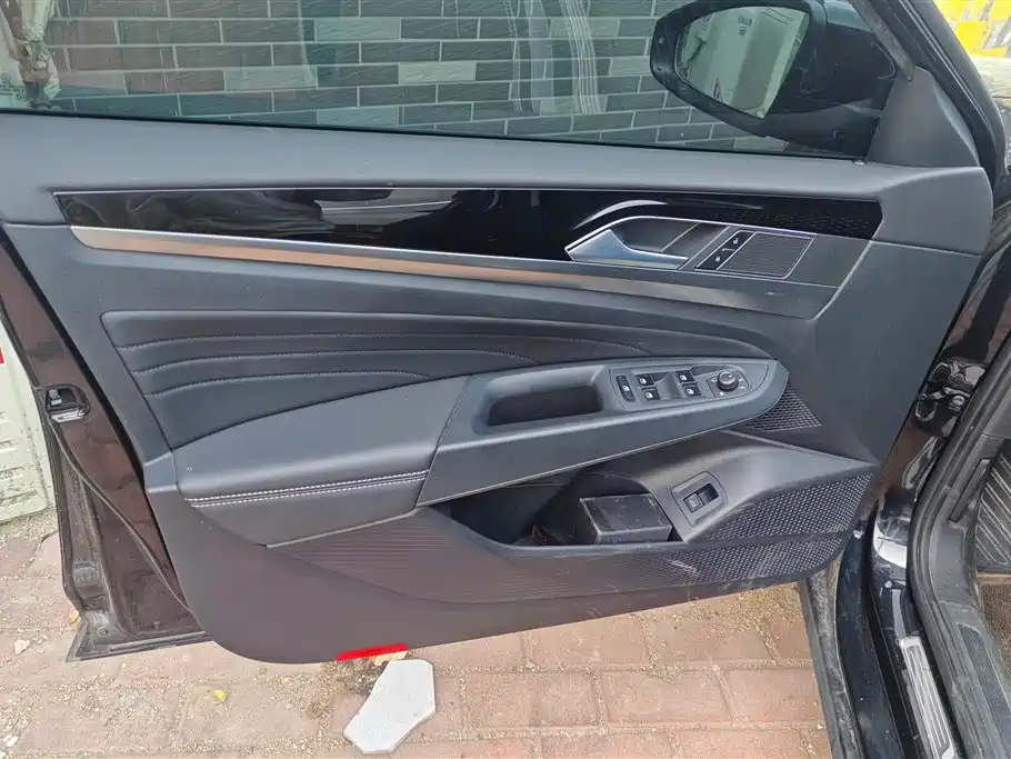Volkswagen Passat 2025 Outstanding 330TSI Elite Edition фото 7