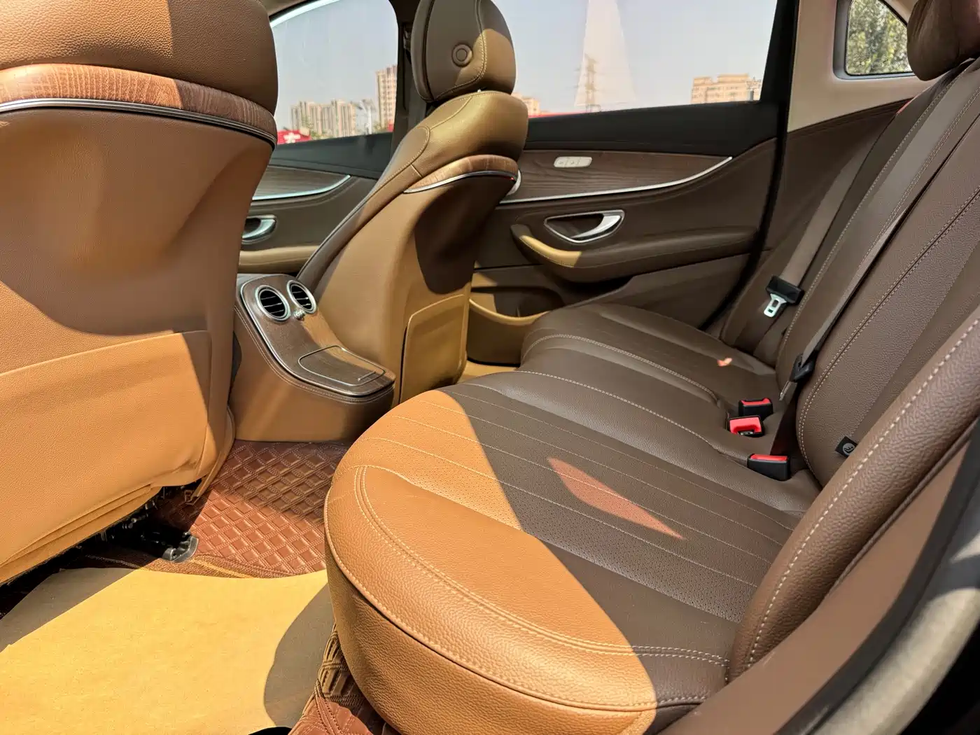 Mercedes-Benz E-Class, миниатюра 11