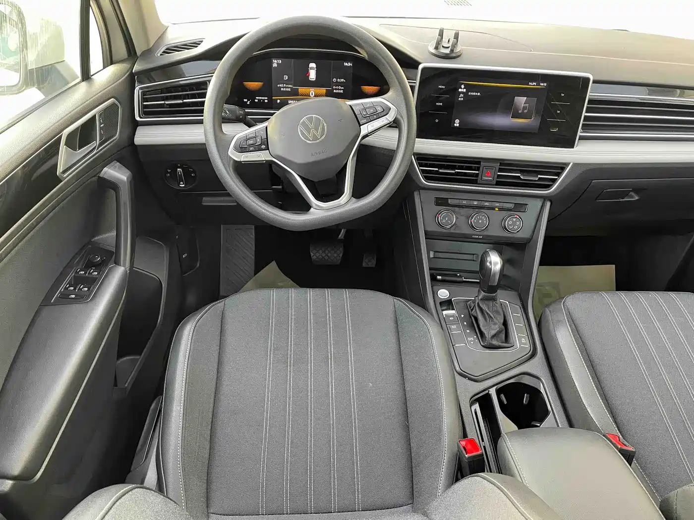 Volkswagen Tiguan L 2022 330TSI Automatic 2WD Comfort Edition фото 13
