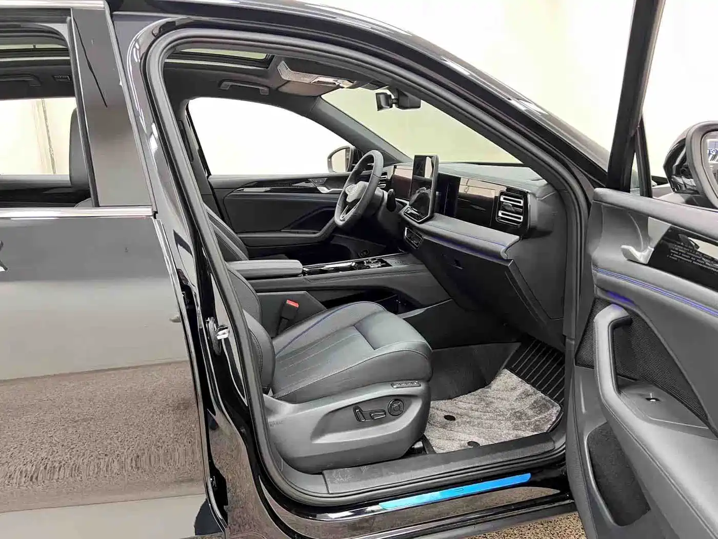 Volkswagen Tiguan L 2025 PRO 380TSI 2WD R-Line Smart Leader Edition фото 23