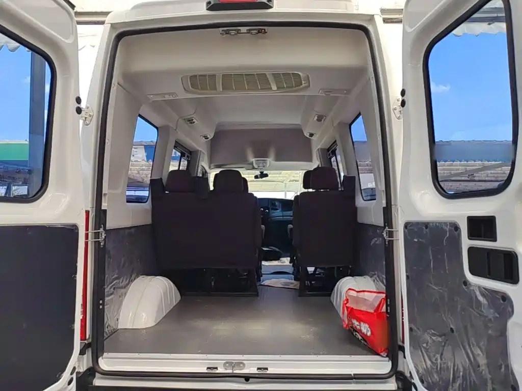 Iveco Daily 2022 2021 2.0T Manual Chaorui Short Wheelbase High Roof Manual Door F1A