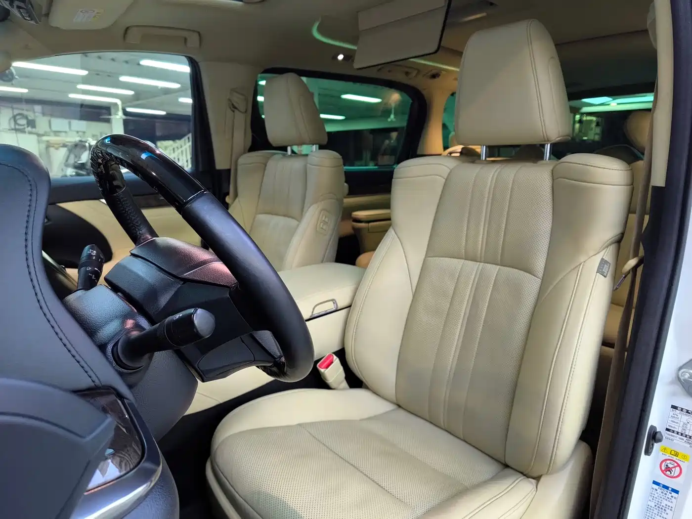 Toyota Vellfire 2019 Hybrid 2.5L HV Premium Edition фото 15