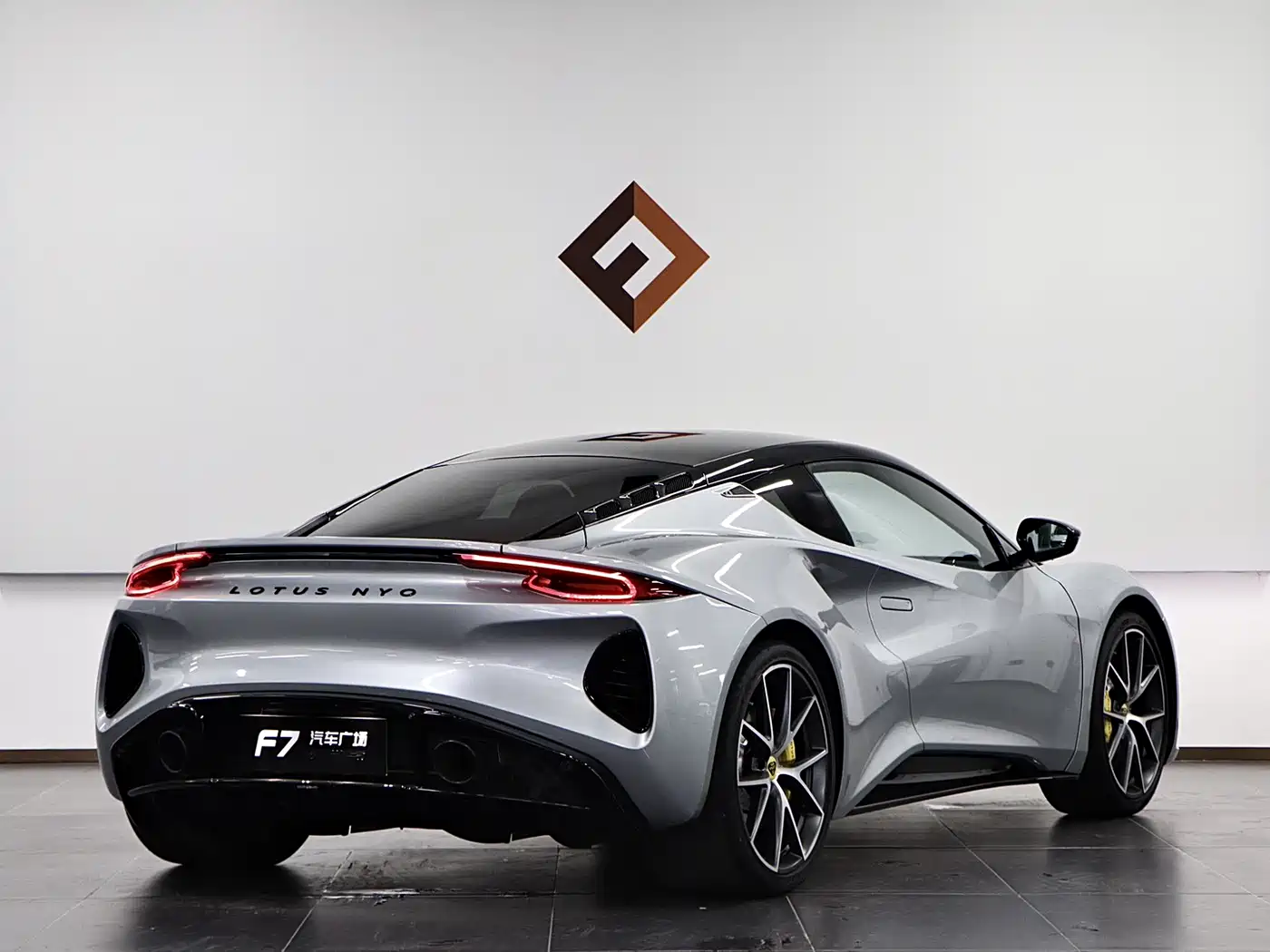 Lotus Cars EMIRA 2021 2.0T DCT First Edition фото 6