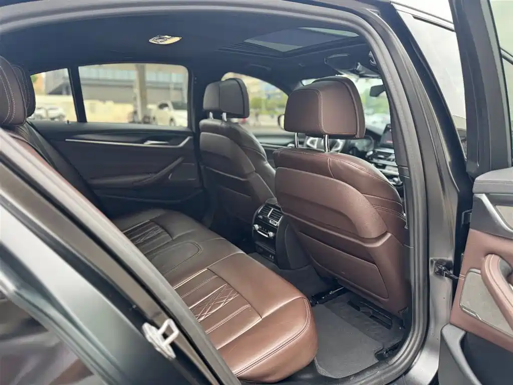 BMW 5 Series (Import) 2021 540i Style Edition M Sport Package фото 11