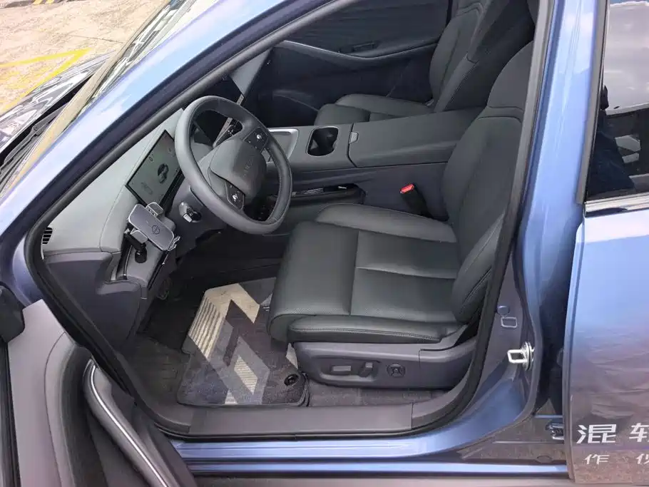 Nissan N6 2025 2025 Mid Configuration