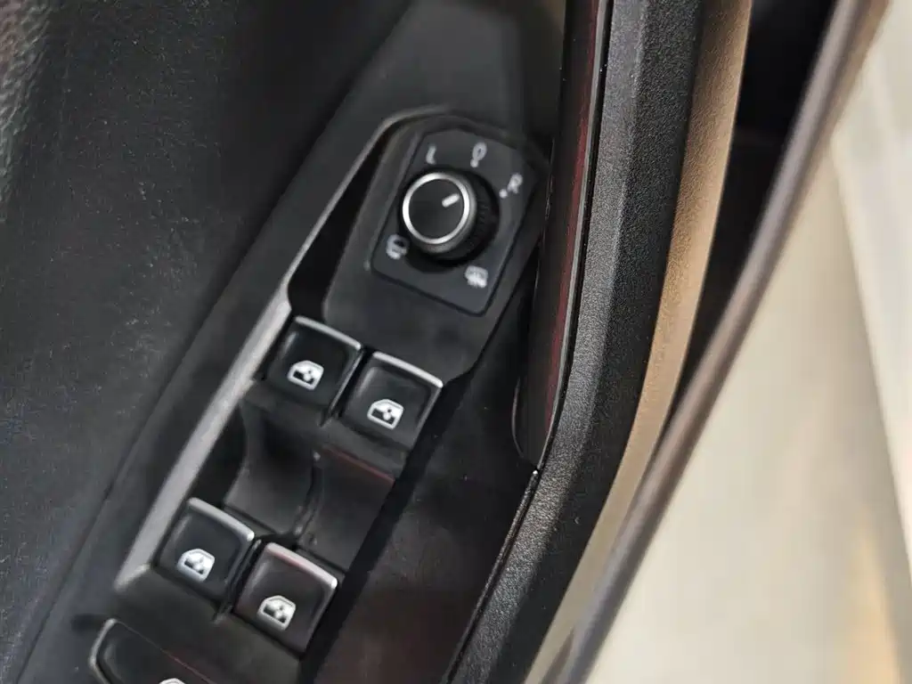 Volkswagen Sagitar 2024 300TSI DSG Surpass Edition фото 20