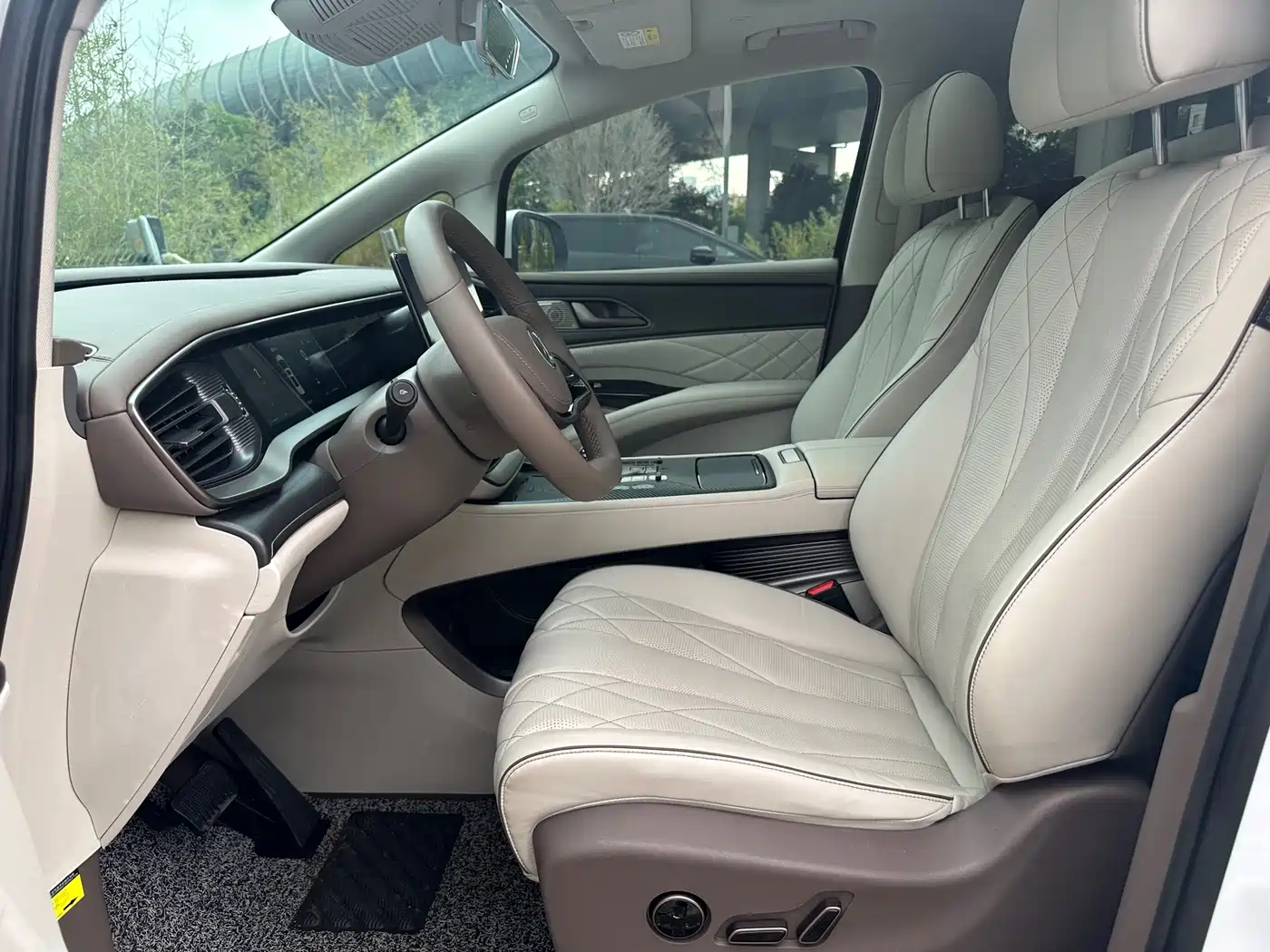 Denza D9 2022 DM-i 970 All-Wheel Drive Honor Edition фото 8