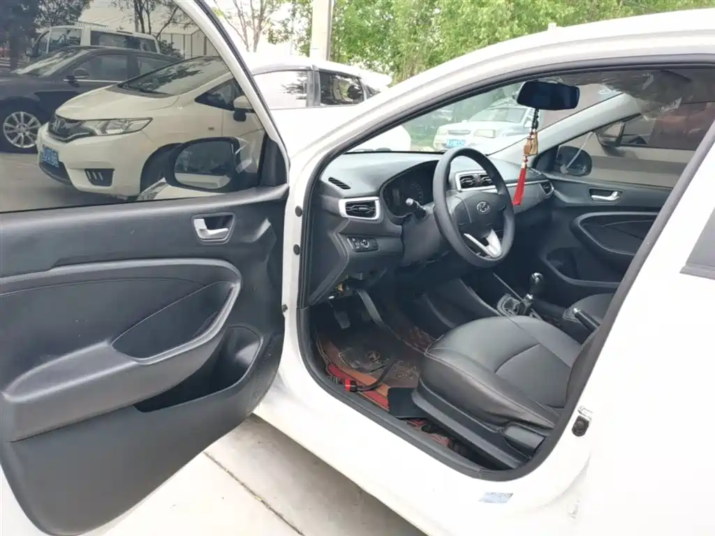 Hyundai Verna 2017 1.4L Manual Renewal China V фото 16