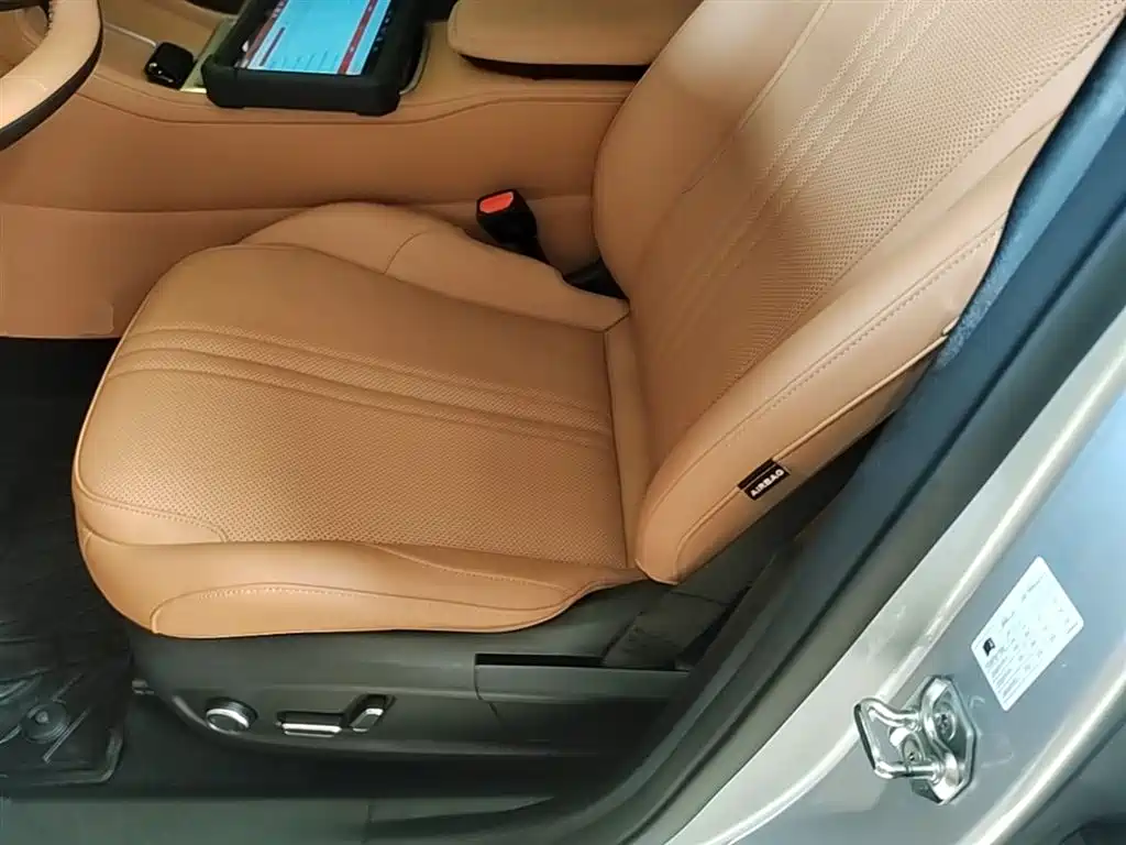 Geely Galaxy Galaxy L7 2025 EM-i 115km Explorer+ Edition фото 15
