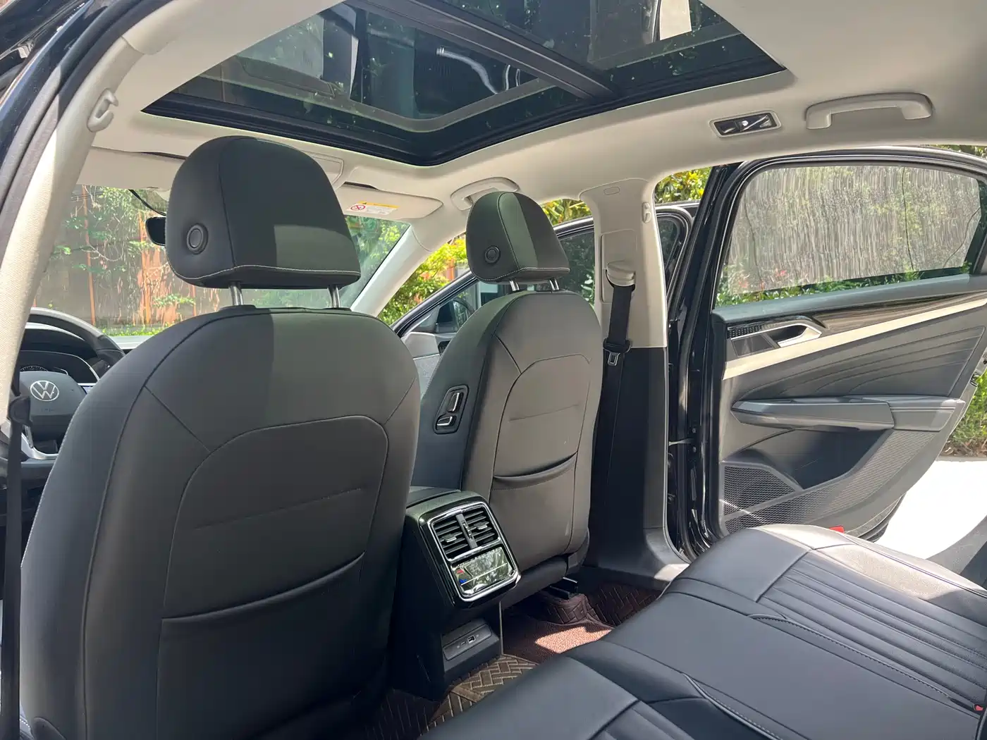 Volkswagen Passat 2023 330TSI Starlight Elite Edition фото 7