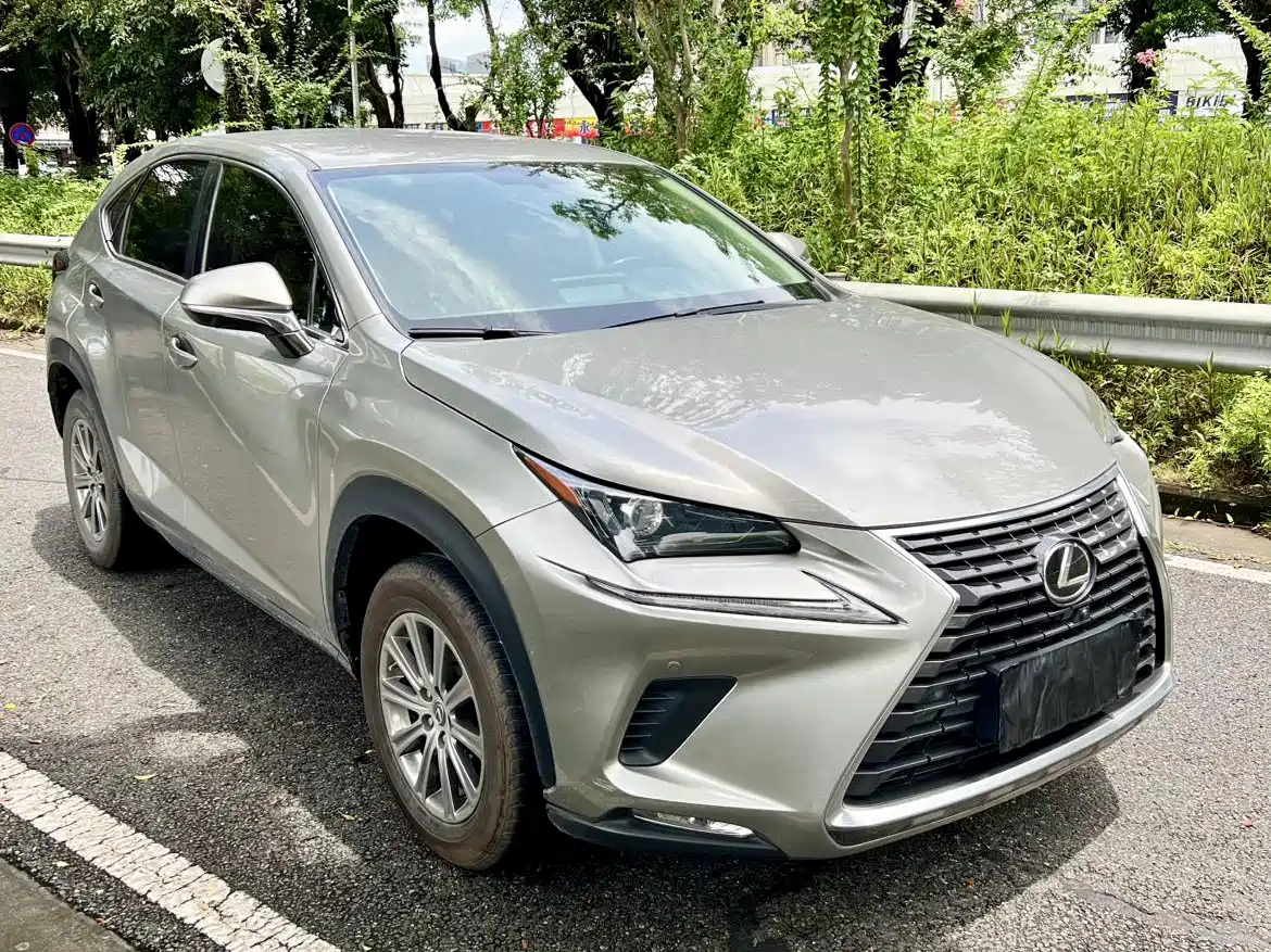 Фото 3 - Lexus NX