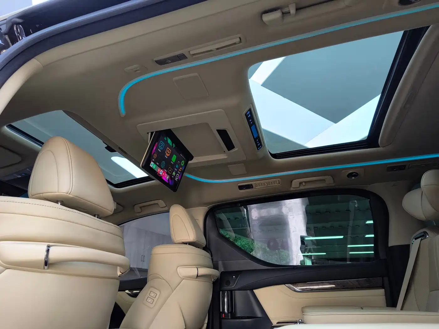 Toyota Vellfire 2021 Crown Hybrid 2.5L HV Supreme Edition фото 24