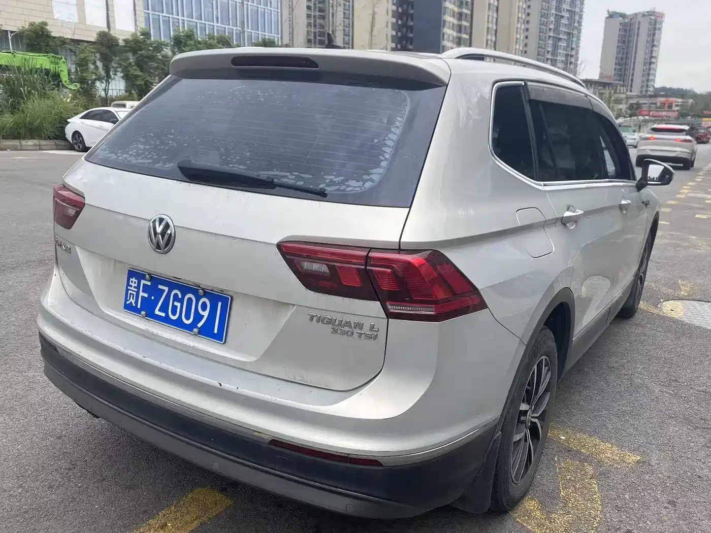 Photo 9 - Volkswagen Tiguan L