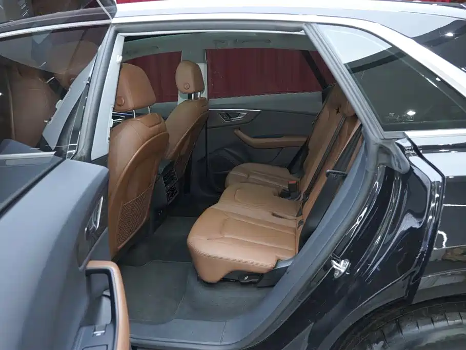 Audi Q8 2022 55 TFSI Luxury Dynamic фото 12