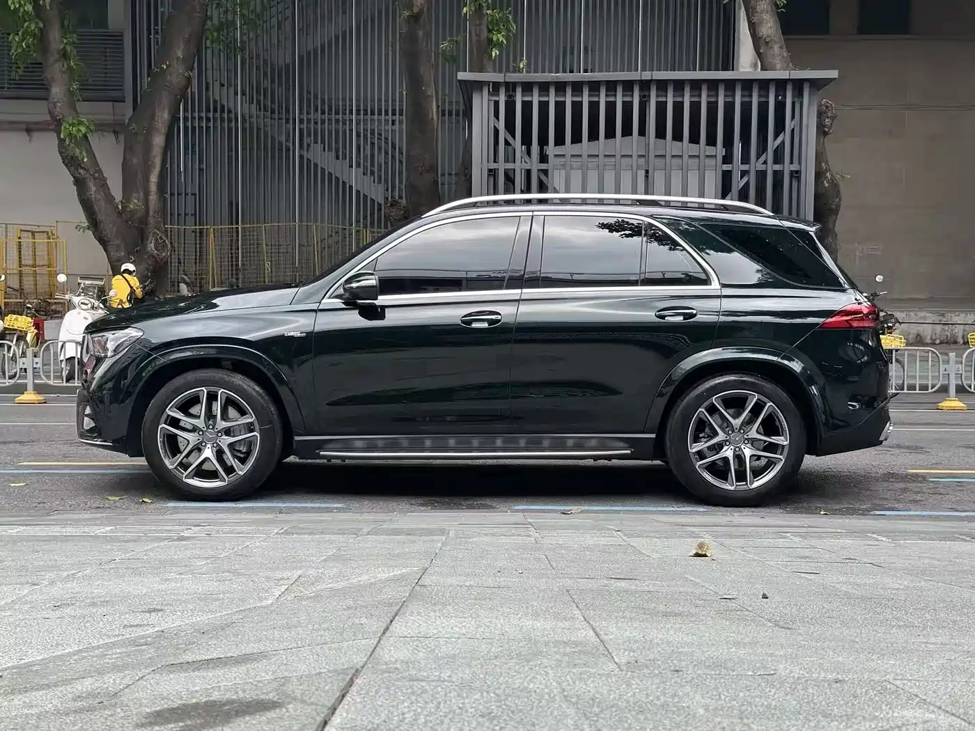 Mercedes-Benz GLE AMG 2024 AMG GLE 53 4MATIC+ фото 3